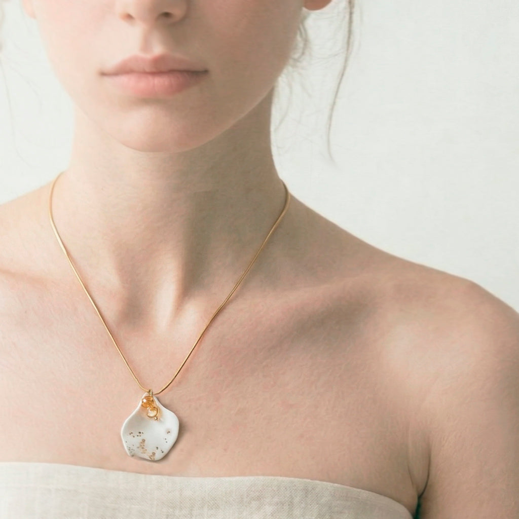 COLLAR  SIL blanco/dorado